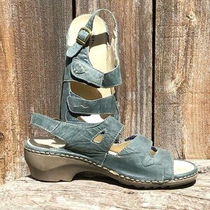 Benicia blue sandal size 8 / 38